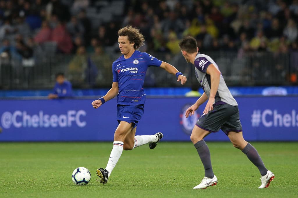 Tras el rumor de la salida del central brasileño David Luiz del Chelsea, el cambio de técnico podría hacer que se quede y que incluse pelee por la titularidad, algo que no pasaba con Antonio Conte.