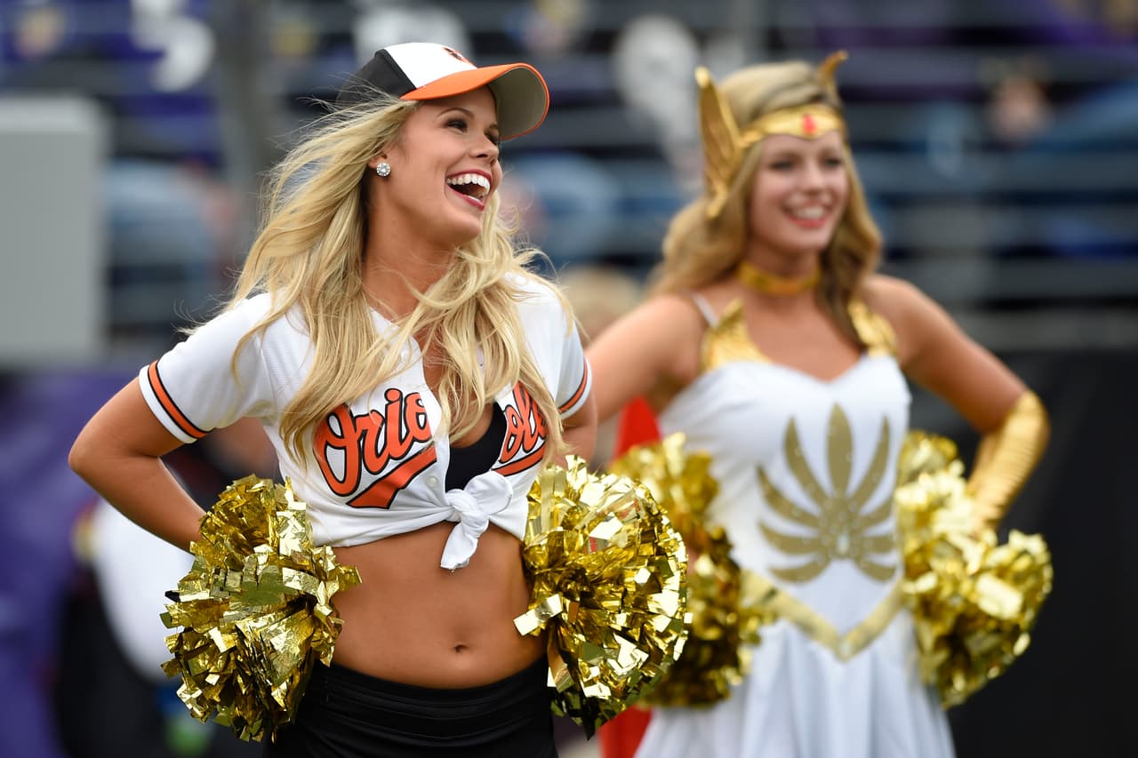 No todo es terror en Halloween, las porristas de la NFL mostraron su lado sexy con estos disfraces, unos coquetos, otros muy HOT, tú decides.