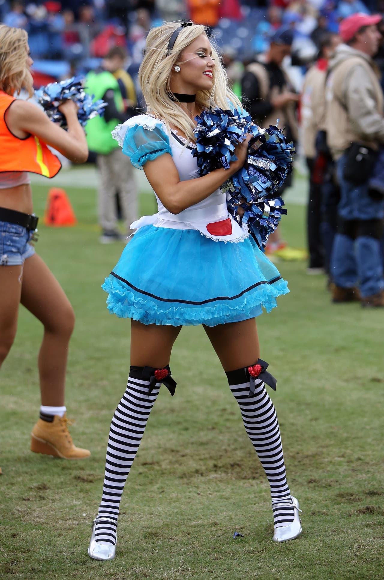 No todo es terror en Halloween, las porristas de la NFL mostraron su lado sexy con estos disfraces, unos coquetos, otros muy HOT, tú decides.