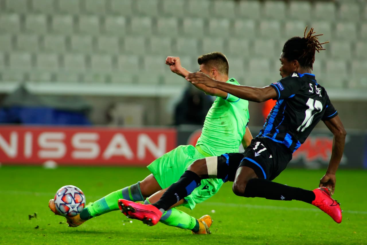 Brugge y Lazio repartieron unidades tras igualar a un gol. Brujas recibirá al Dortmund y Lazio visitará al Zenit en la siguiente jornada de la Champions.