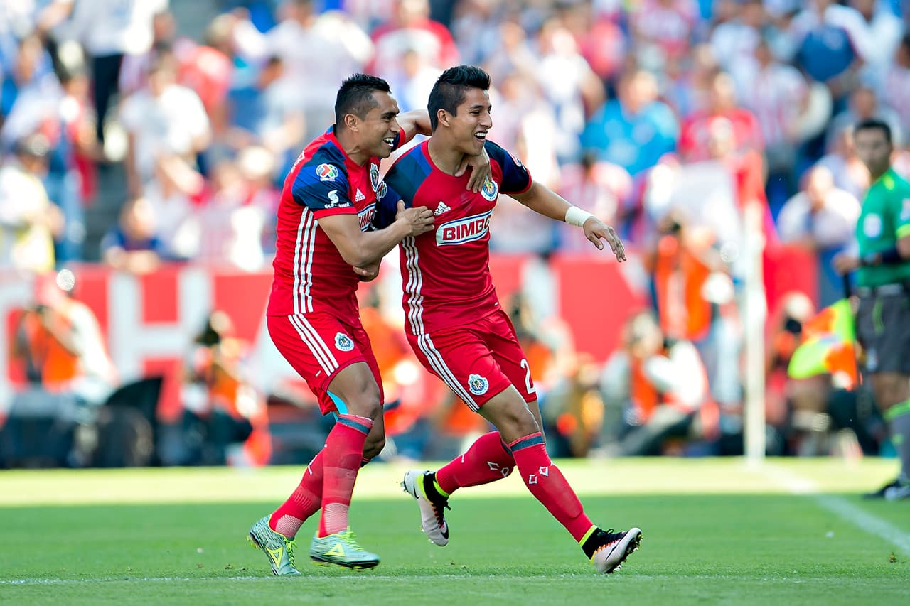 El mediocampista del Rebaño Sagrado, Carlos Cisneros, anotó un golazo con la pierna derecha para mandar la de gajos al fondo del arco de Luis Michel , sumando 10 puntos en la fecha 16, mientras que su valor se mantiene en $6.6 millones.