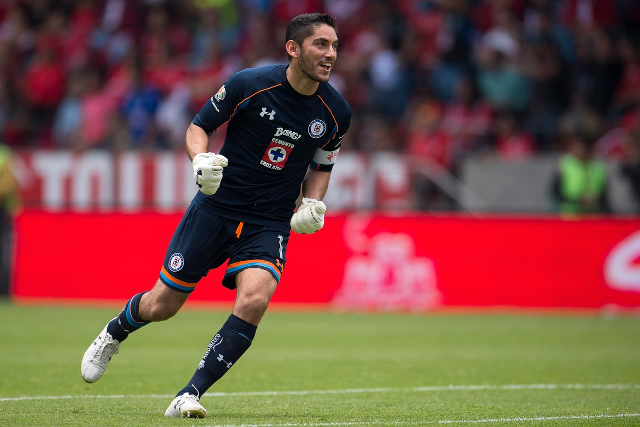 El arquero de Cruz Azul, José de Jesús Corona, logró mantener su portería en ceros ante Toluca, sumando 9 puntos en la fecha 16, mientras que su valor es de $4.7 millones.