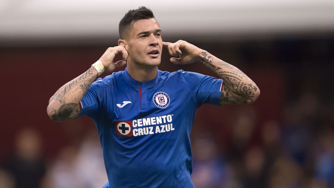 Milton Caraglio calienta el Clásico Joven tirando dardos envenenados hacia el América