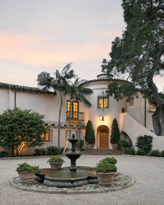La pareja, recientemente, compró una mansión de 14.2 millones de dólares en Montecito, California.