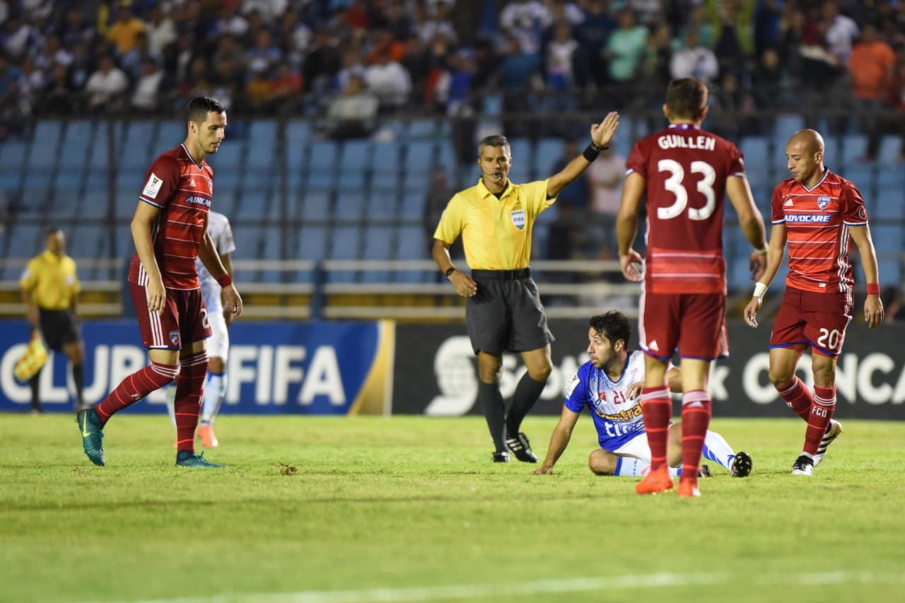 Pitti fue el árbitro del partido en el que Dallas venció 2-1 a Pachuca en la semifinal de la Liga de Campeones de la Concacaf. Ese día mostró tres tarjetas amarillas para cada lado.
