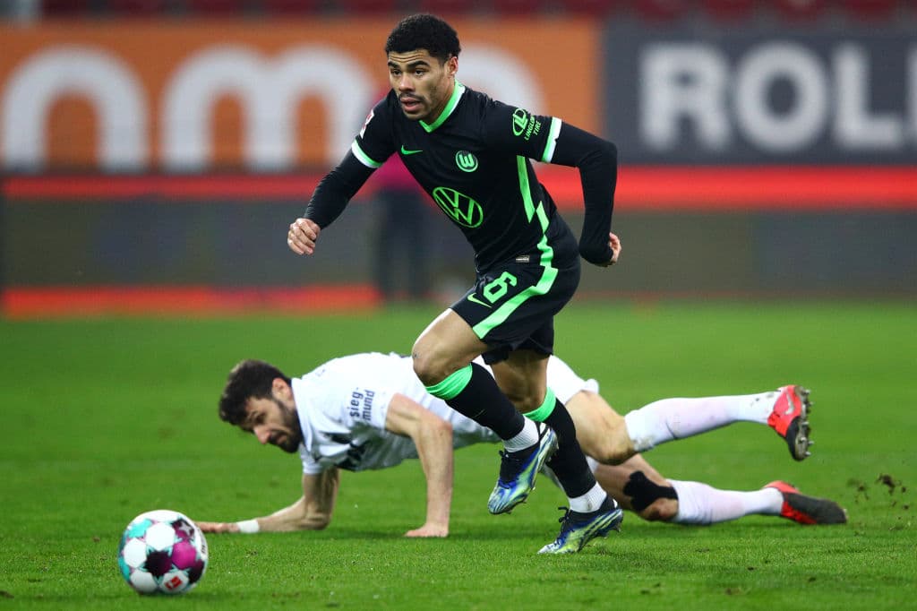 Con goles de Weghorst (38’) y Baku (59’), Wolfsburg venció 0-2 visitando al Augsburg. Wolfsburg llegó a 38 unidades en zona de Champions, mientras que Augsburg se quedó con 22.