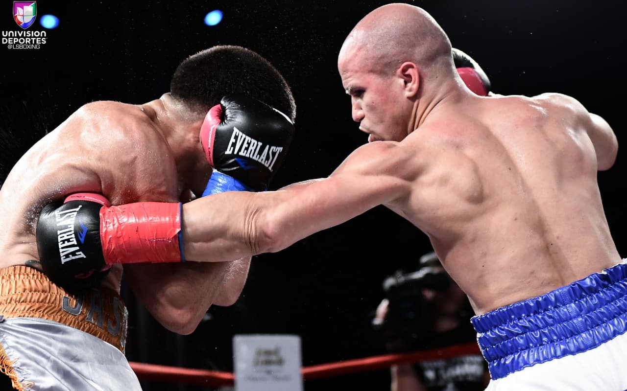 Jorge de Jesús Romero dominó a Jason Vera durante ocho rounds para mantener su invicto.
