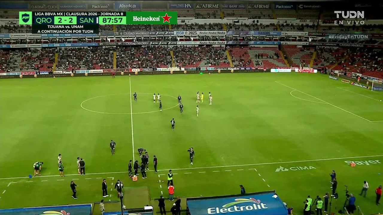 ¡Santos se queda con 10! Expulsan a Carlos Gruezo