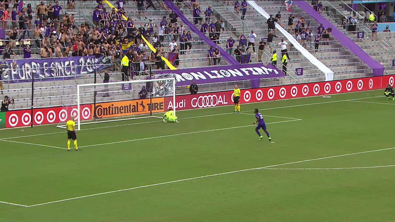¡GOOOL! Andrés Perea anota para Orlando City SC.