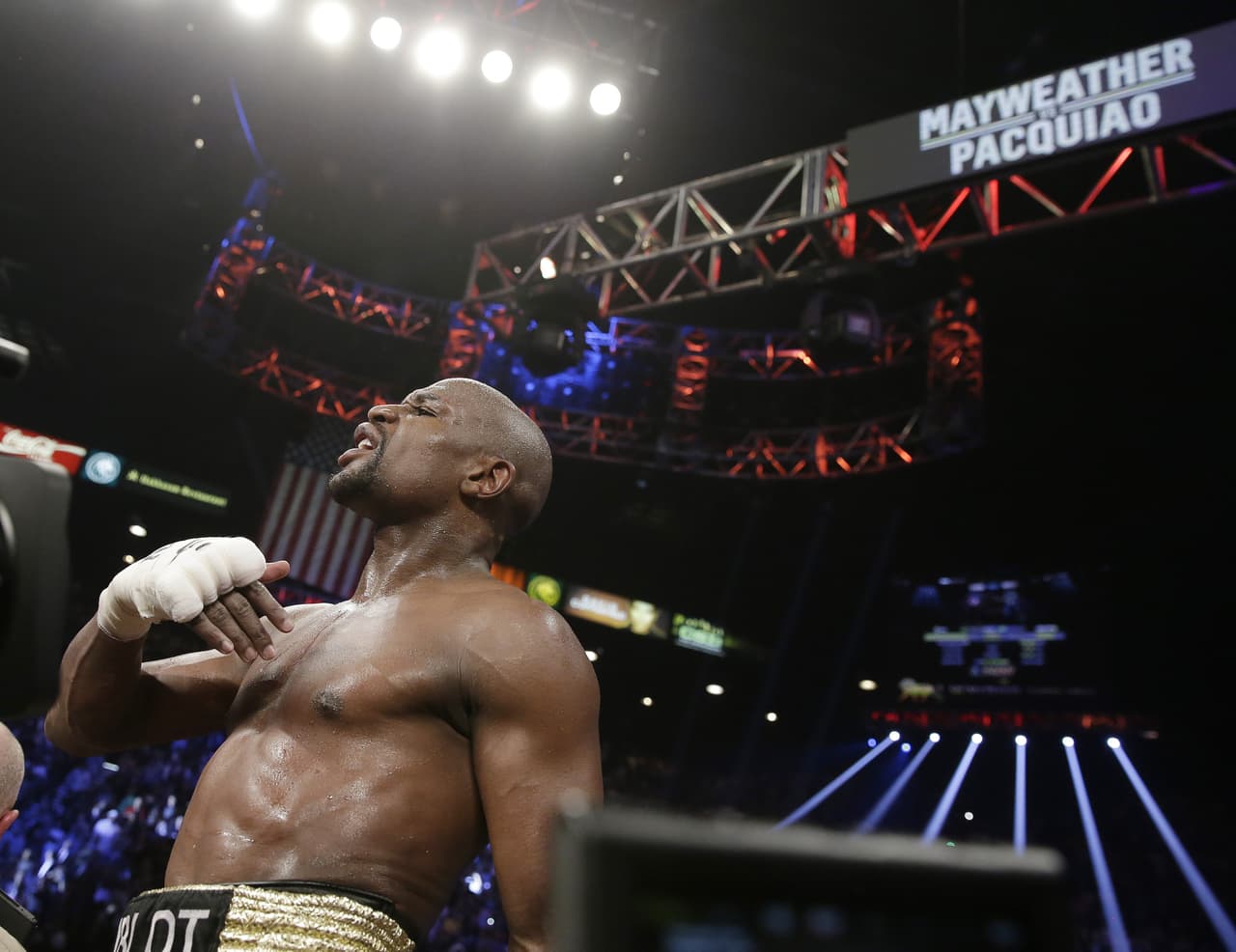 Floyd Mayweather Jr. pone la mira en Andre Berto