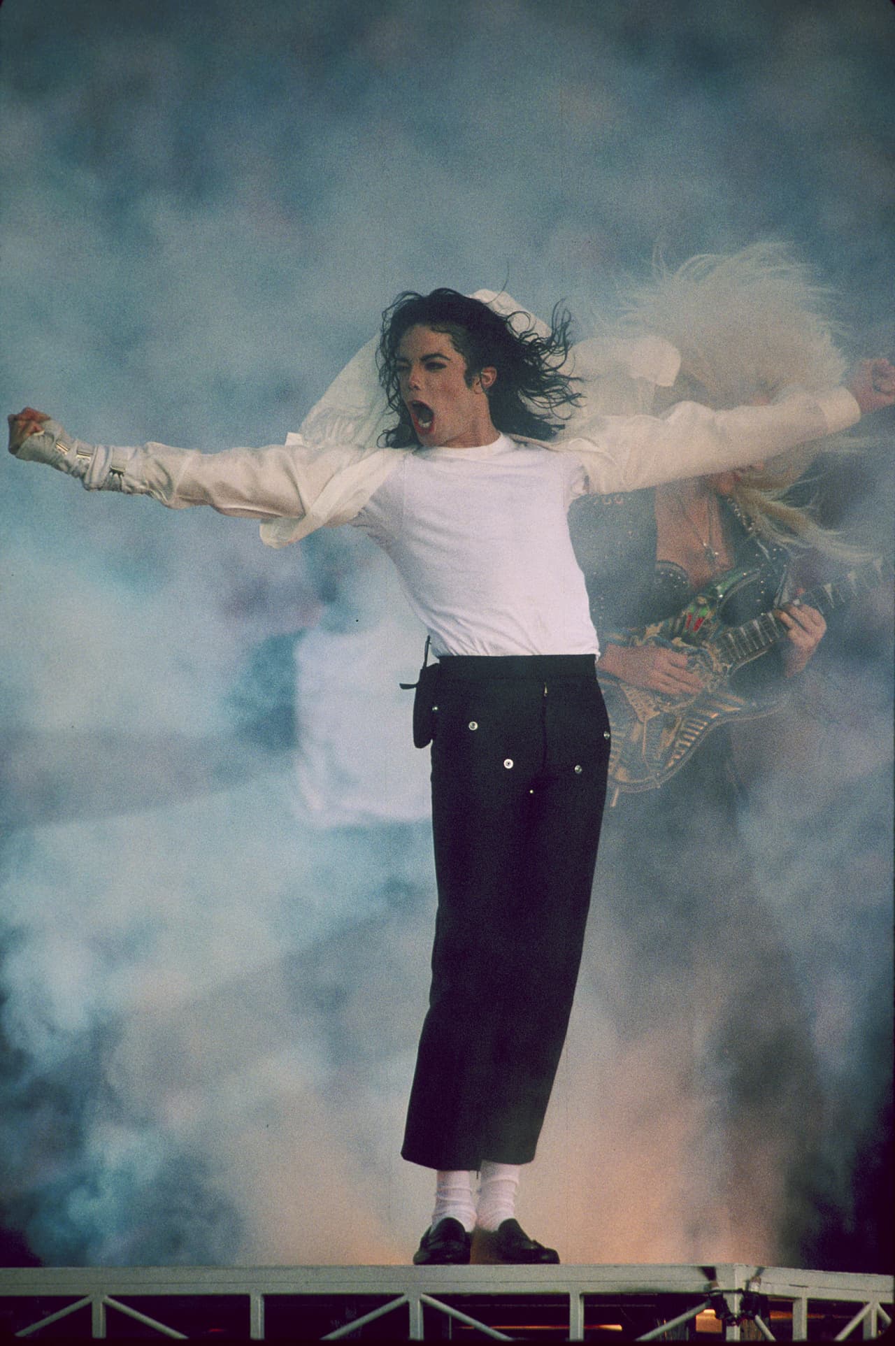 • En 8 ocasiones el Show de medio tiempo estuvo a cargo de una sola estrella de la música. Eso fue en el Super Bowl XXVII entre Dallas y Buffalo con Michael Jackson. Diana Ross estuvo en XXX, U2 en el XXXVI, Paul McCartney XXXIX, Rolling Stones XL, Tom Petty XLII, Bruce Springsteen XLIII y The Who XLIV.