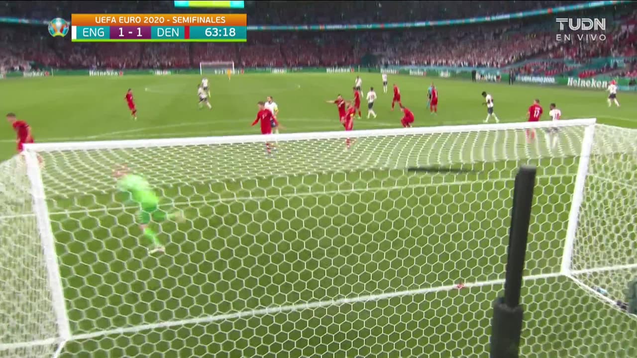 ¡TIRO ATAJADO! disparo por Mason Mount.