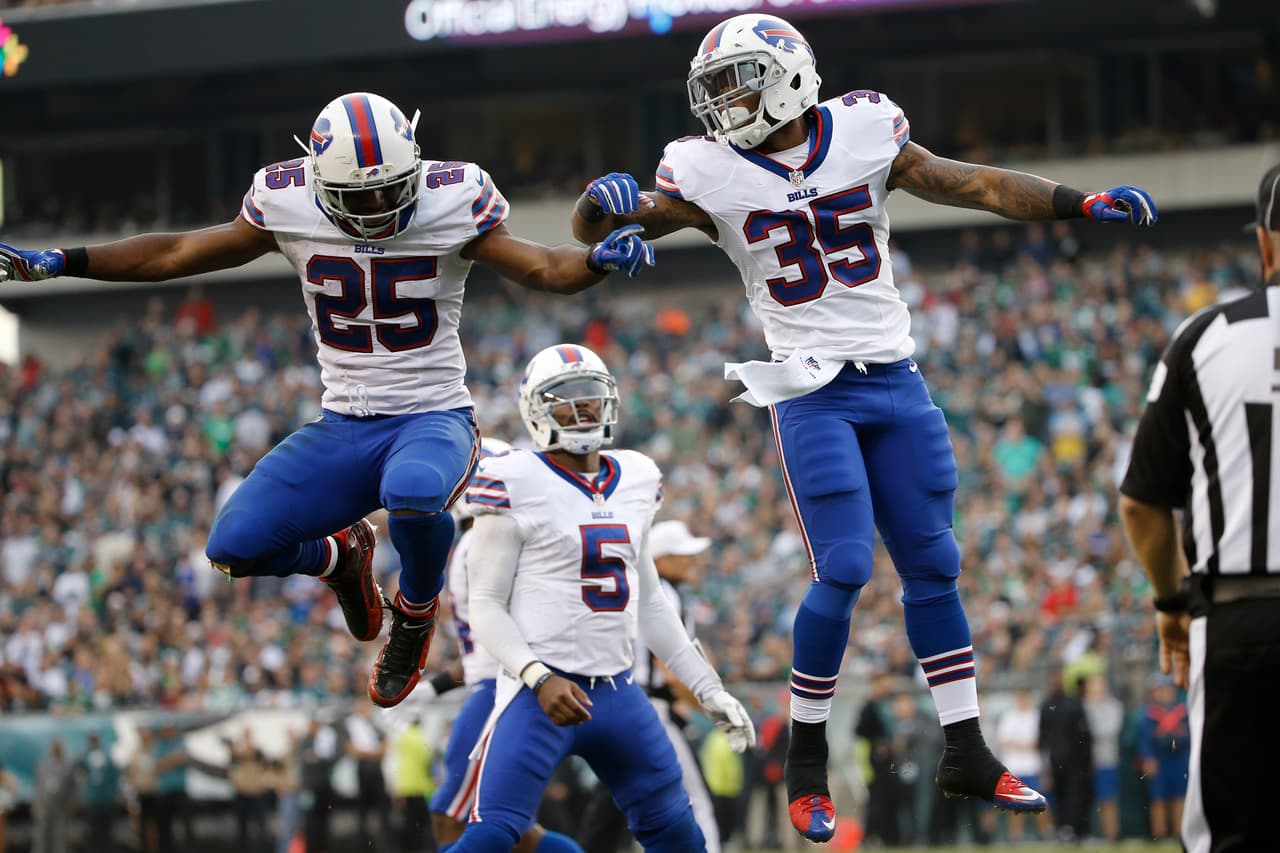 Bajas: Buffalo perdió a jugadores clave del equipo como el esquinero estrella Stephon Gilmore (Patriots), el corredor Mike Gillislee (Patriots) y el receptor que no cumplió con las expectativas Sammy Watkins (Rams).