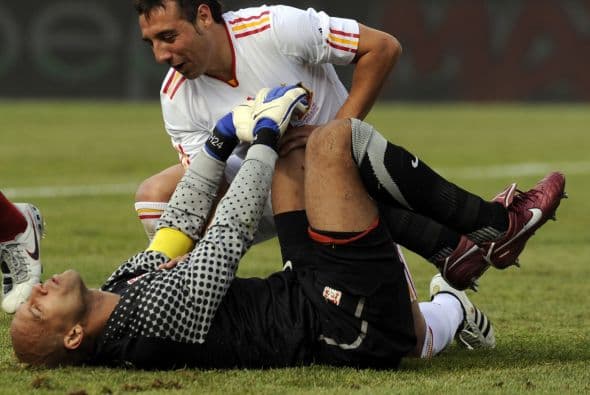 Pero con el pretexto del impacto entre estos futbolistas, Cazorla ya le decía al portero: "¿Dónde fue Timmy, aquí?".