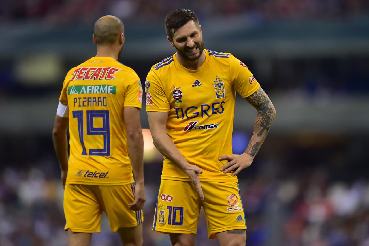 Incrédulo. Gignac cada vez se mostraba más ansioso por encontrar la llave para ayudar a que su equipo sumara puntos en la capital.