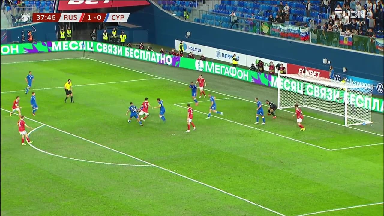 ¡TIRO ATAJADO! disparo por Aleksandr Erokhin.