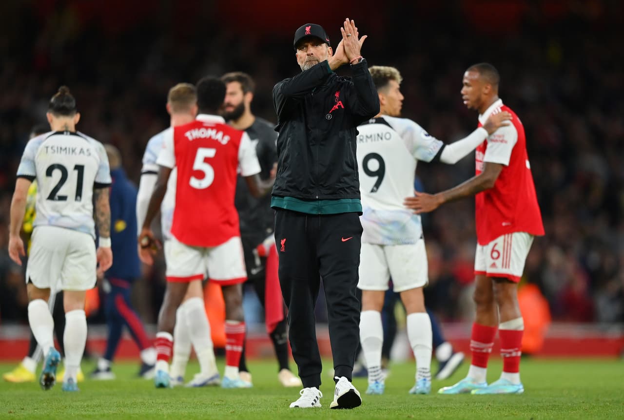 Arsenal derrotó al Liverpool y está en la cima de la Premier League.
