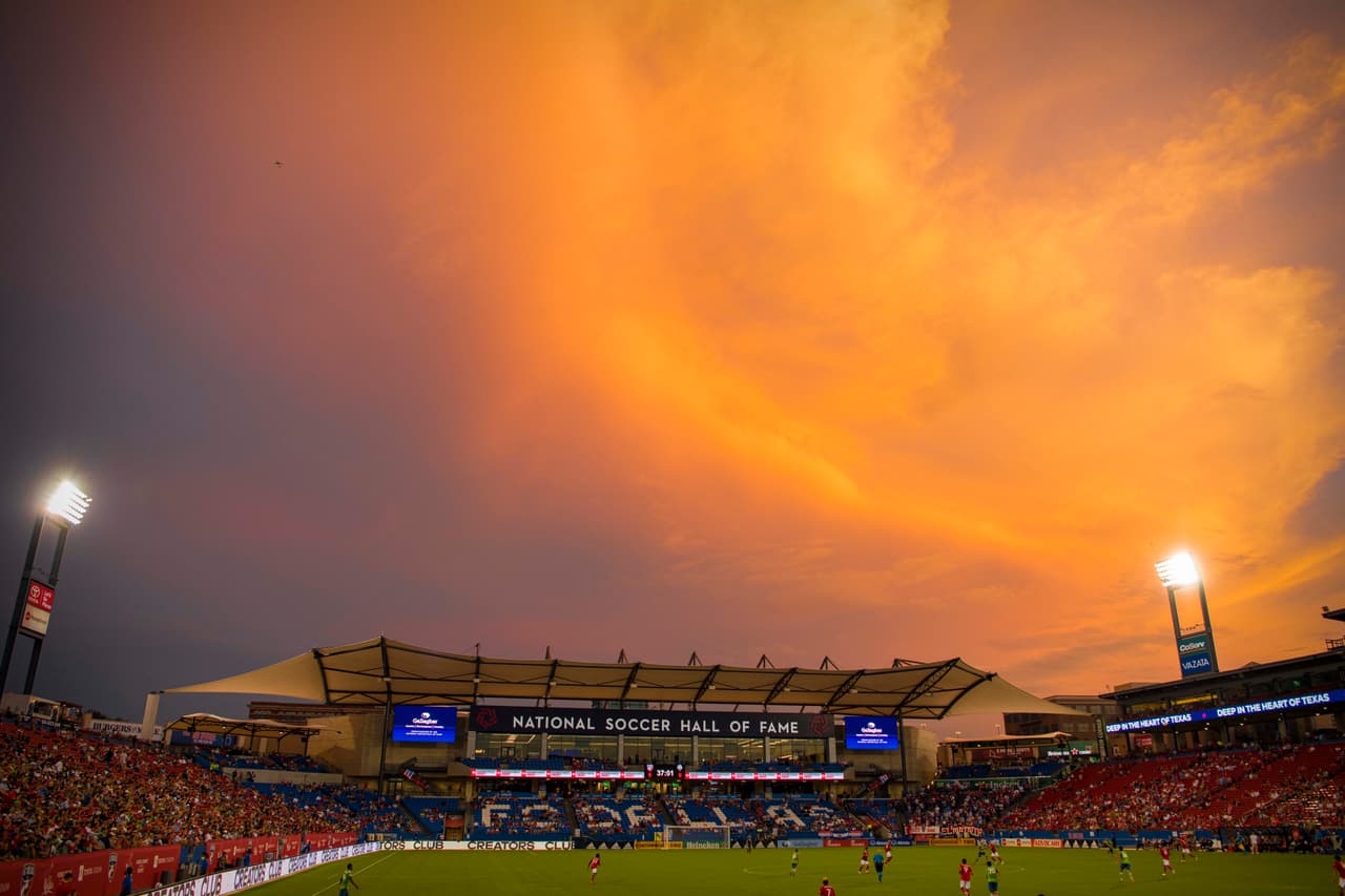 El Toyota Stadium lució una espectacular vista del cielo justo antes del encuentro.
<br>