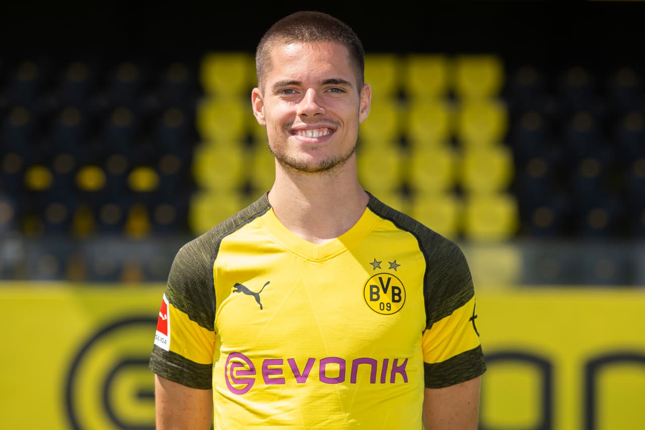 Mediocampista: Julian Weigl (Borussia Dortmund) - 34,3 millones de dólares.