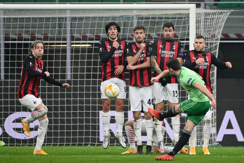 Lluvia de goles cayó en San Siro, donde el Milan se lleva la victoria 4-2 ante el Celtics en la UEFA Europa League. Tom Rogic abrió el marcador para la escuadra verde y Odsonne Edouard los ponía ya dos tantos arriba, pero la escuadra rossonera despertó y anotó cuatro tantos por parte de Calhanoglu, Castillejos, Hauge y Díaz durante la quinta Jornada.