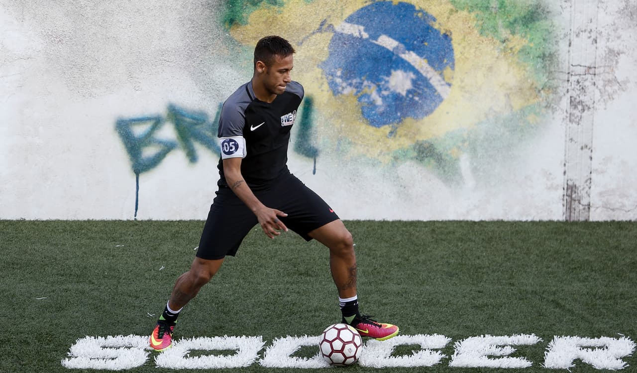 El primer torneo mundial organizado por el Instituto Neymar, con apoyo de la multinacional de bebidas energéticas Red Bull, se realizó en las instalaciones de la sede deportiva de la entidad en la ciudad de Praia Grande, en el litoral de Sao Paulo y donde el jugador pasó su infancia.