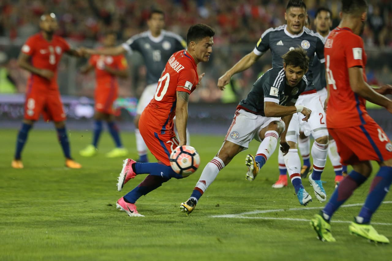 Paraguay's Oscar Romero, second from right, clears the ball under pressure by Chile's Charles Aranguiz during a 2018 World Cup qualifying soccer match in Santiago, Chile, Thursday, Aug. 31, 2017. (AP Photo/Esteban Felix)