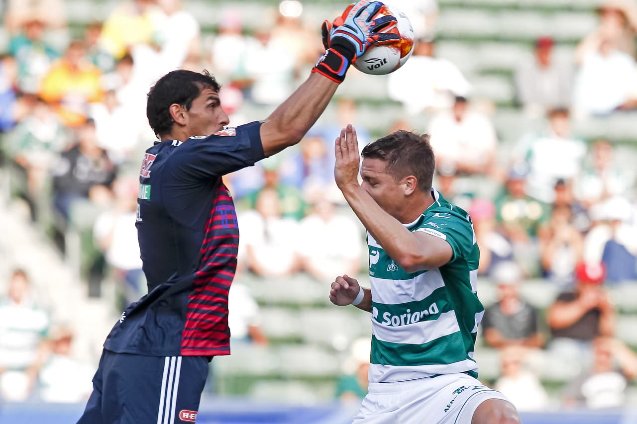 El otro pampero de los felinos que volvió -pese a los rumores de su salida- fue Nahuel Guzmán, quien fue convocado al Mundial de Rusia auque no disputó un solo minuto con la Albiceleste.