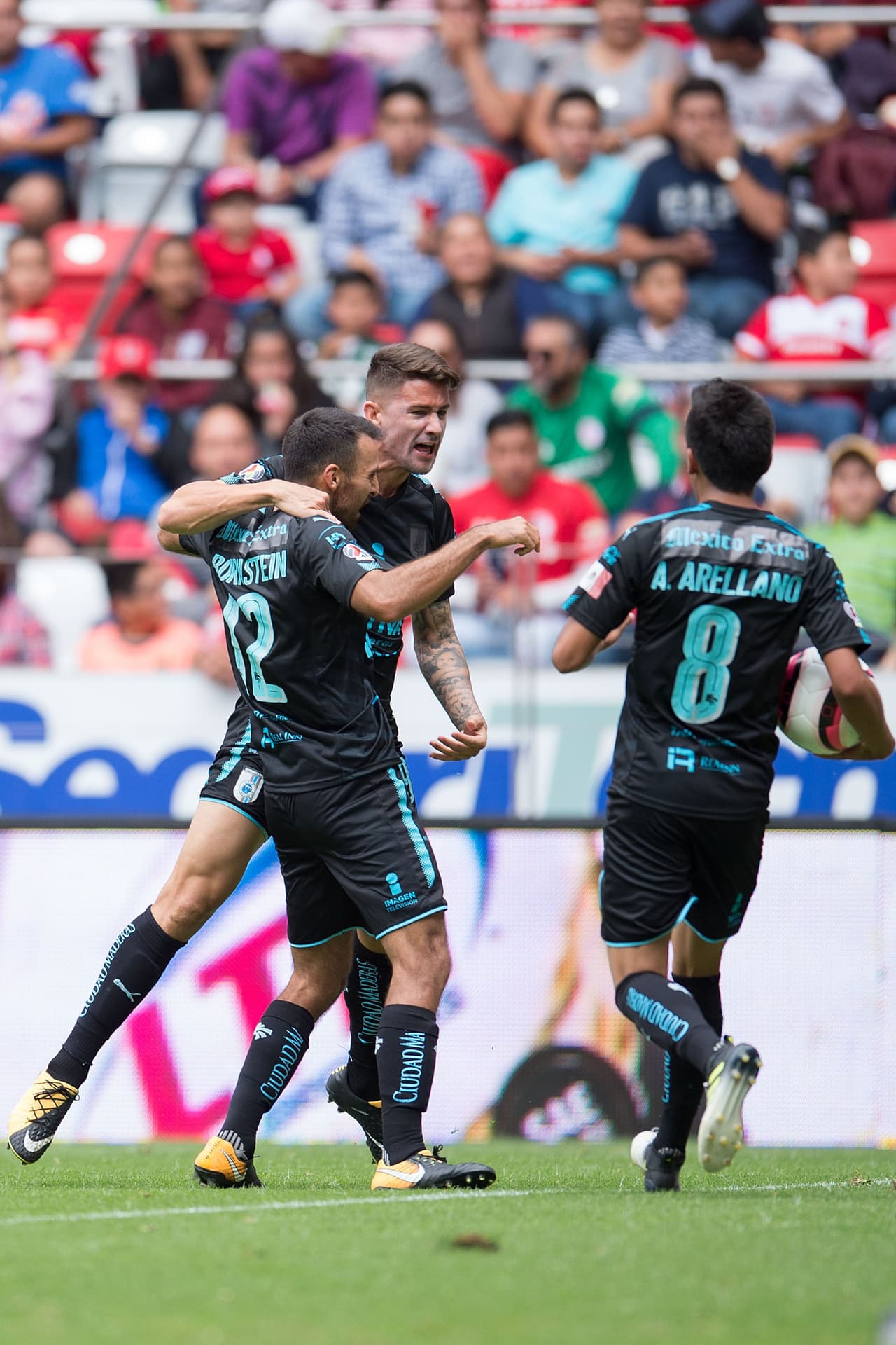 Fue un primer tiempo de alarido.