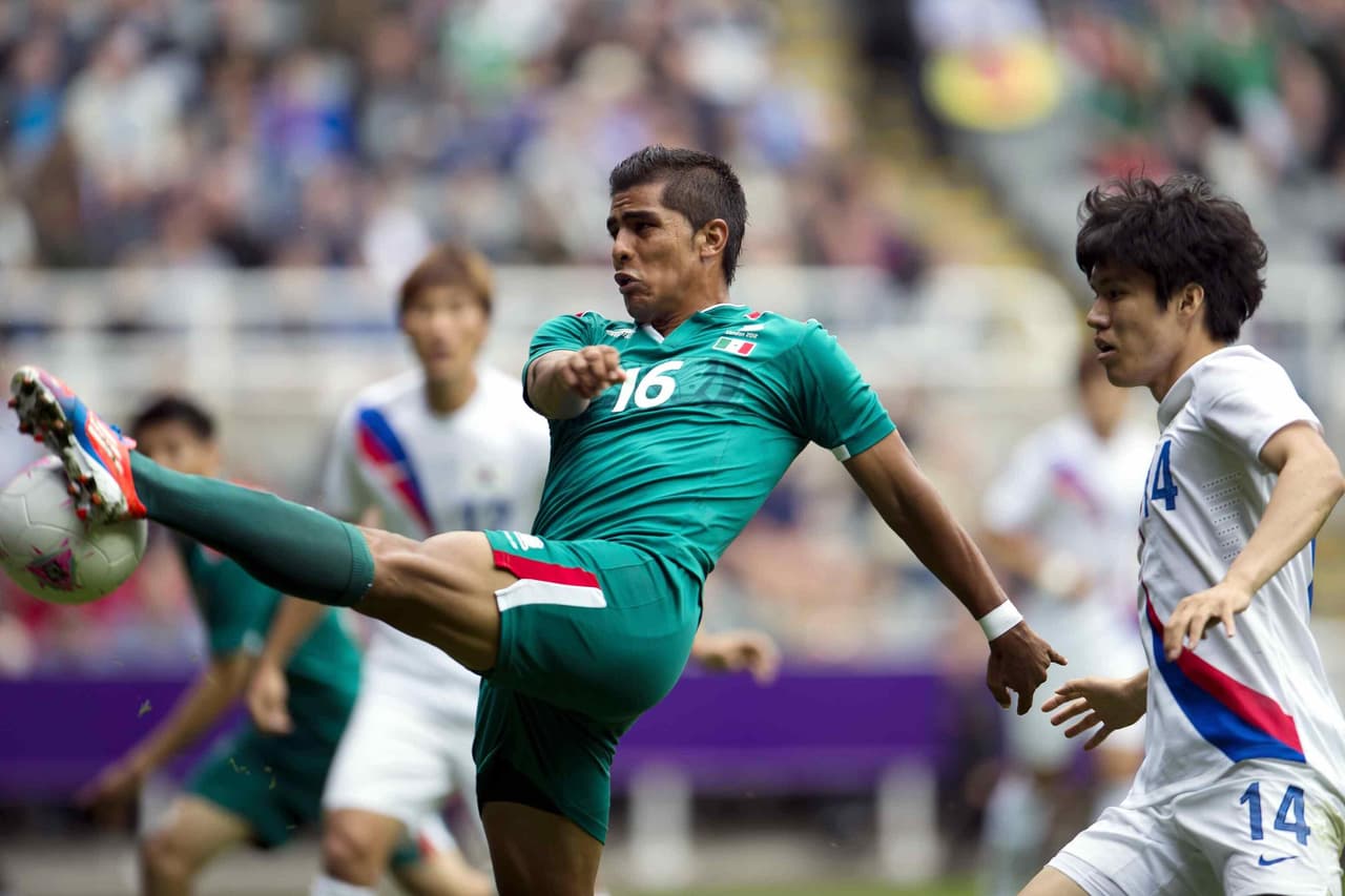 Con Guadalajara ha logrado una Liga, una Supercopa y dos Copas. Además, formó parte del grupo dorado que participó en Londres 2012.