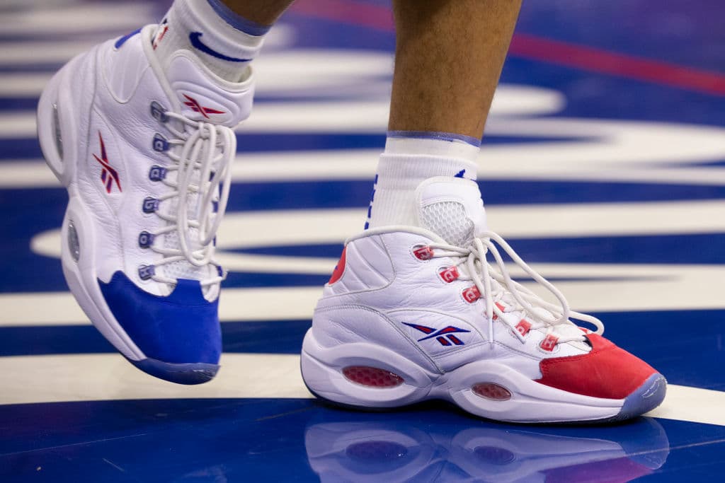 Los Reebok de Trey Burke #23 de Philadelphia 76ers .