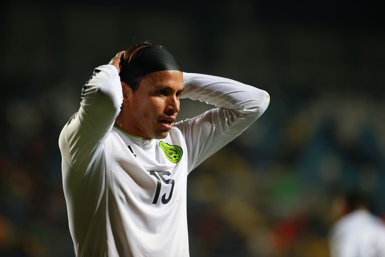 15 Gerardo Flores – 5: Poco atinado y sin libertad de ir al frente, nunca pudo contener los desbordes de Montero y se aventó una mano flagrante que debió ser sancionado con penal en favor de Ecuador que hubiera liquidado antes el duelo.