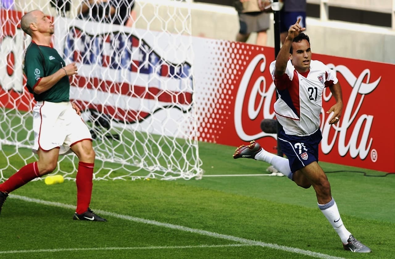 <b>17 de junio de 2002 (Octavos de final - Corea y Japón 2002) - </b>el gol que sentenció la eliminación del 'Tri' de dicha Copa del Mundo. Con el partido 1-0, Landon Donovan –justó él– llegó sin marca al área para conectar de cabeza y dejar la clasificación del Team USA lista.