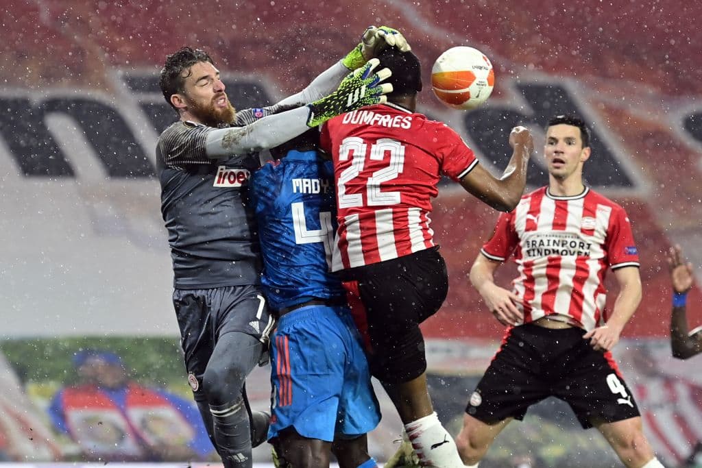 PSV queda fuera de la UEFA Europa League tras caer ante Olympiakos con un marcador global de 5-4. Eran Zahavi, aún con doblete para los de Eindhoven en este partido de vuelta, no fue suficiente, pues el gol de Maghoub al minuto 88 marcó la diferencia y el pase para la escuadra griega.