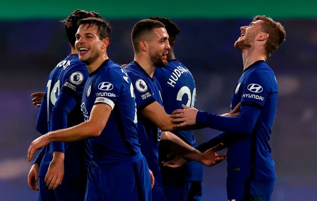 El Chelsea de Tuchel regresa con victoria y derrota 2-0 al Newcastle. Los goles corrieron a cargo de Olivier Giroud y Timo Werner, quien volvió a marcar después de 100 días sin gol y, los 'Blues', se ponen en la lucha por un puesto en la Champions League.
