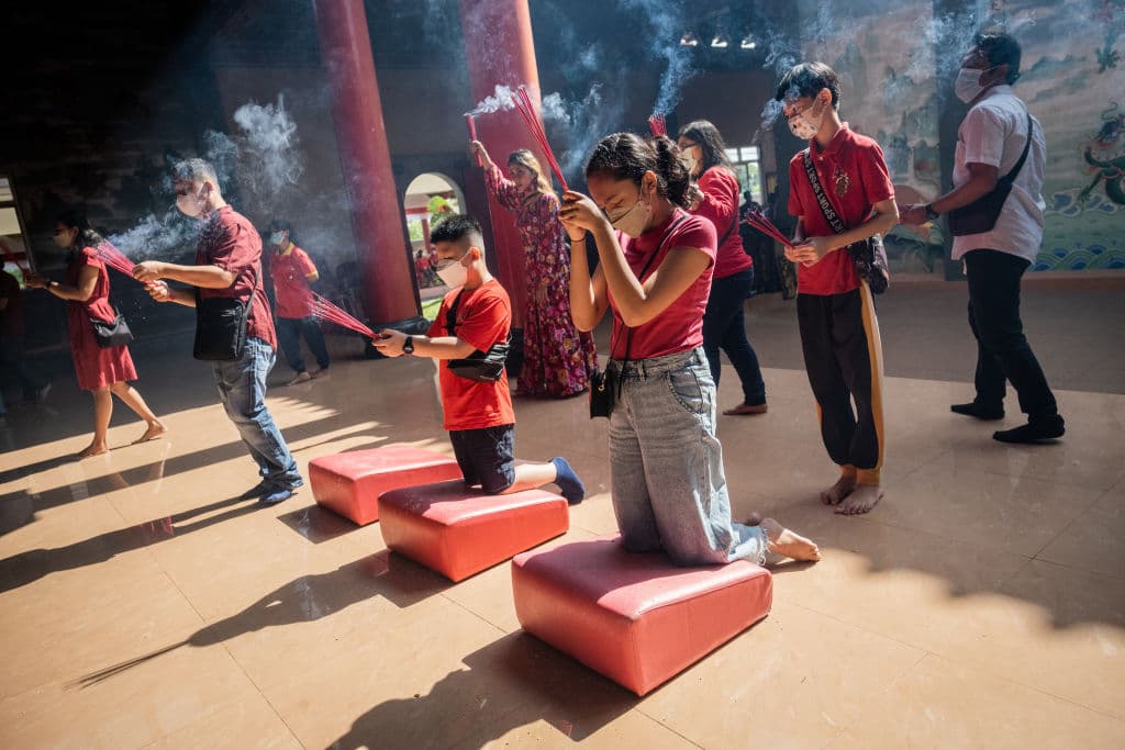 Durante la mayor parte del año, las personas pasan tanto tiempo trabajando que no pueden ver a sus familiares y ésta es la única época del año en la que eso puede cambiar.