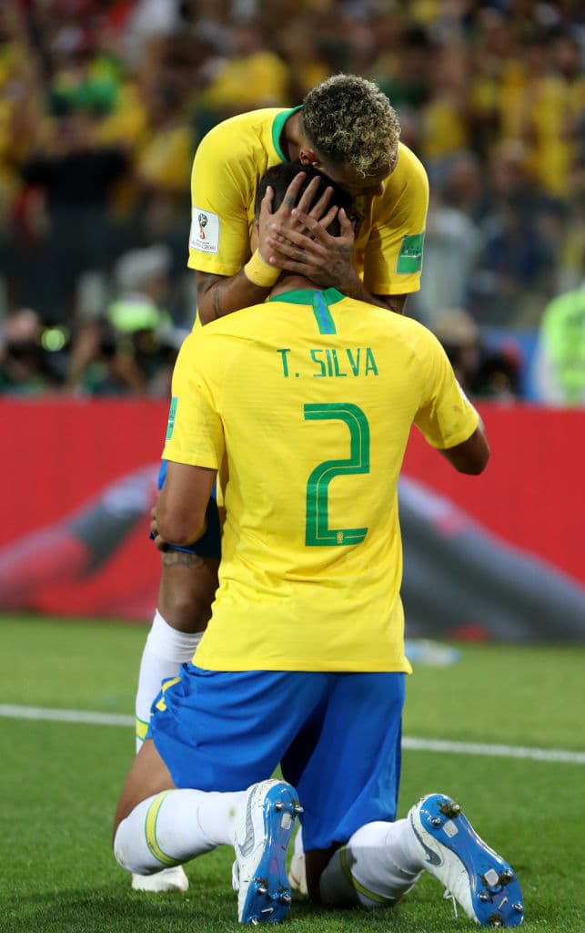 Silva obtuvo esa ventaja tras un centro de tiro de esquina de Neymar.