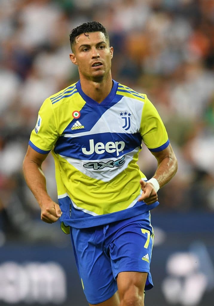 El astro portugués hizo felices a todos los aficionados del Manchester United, ya que el 'hijo pródigo' regresa a casa. Cristiano llegó por 15 millones de euros, más variables.