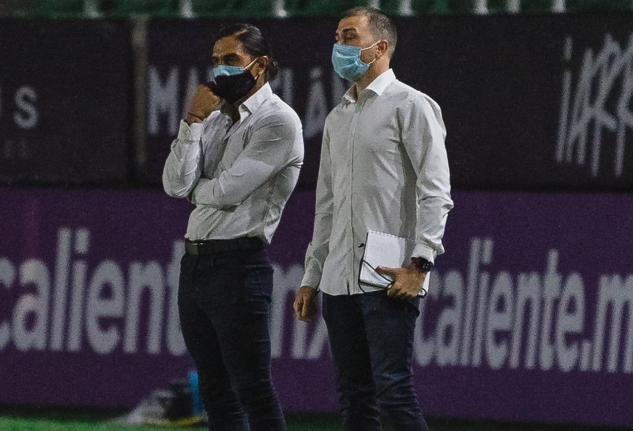 Paco Palencia reconoce que Mazatlán descuidó su defensa