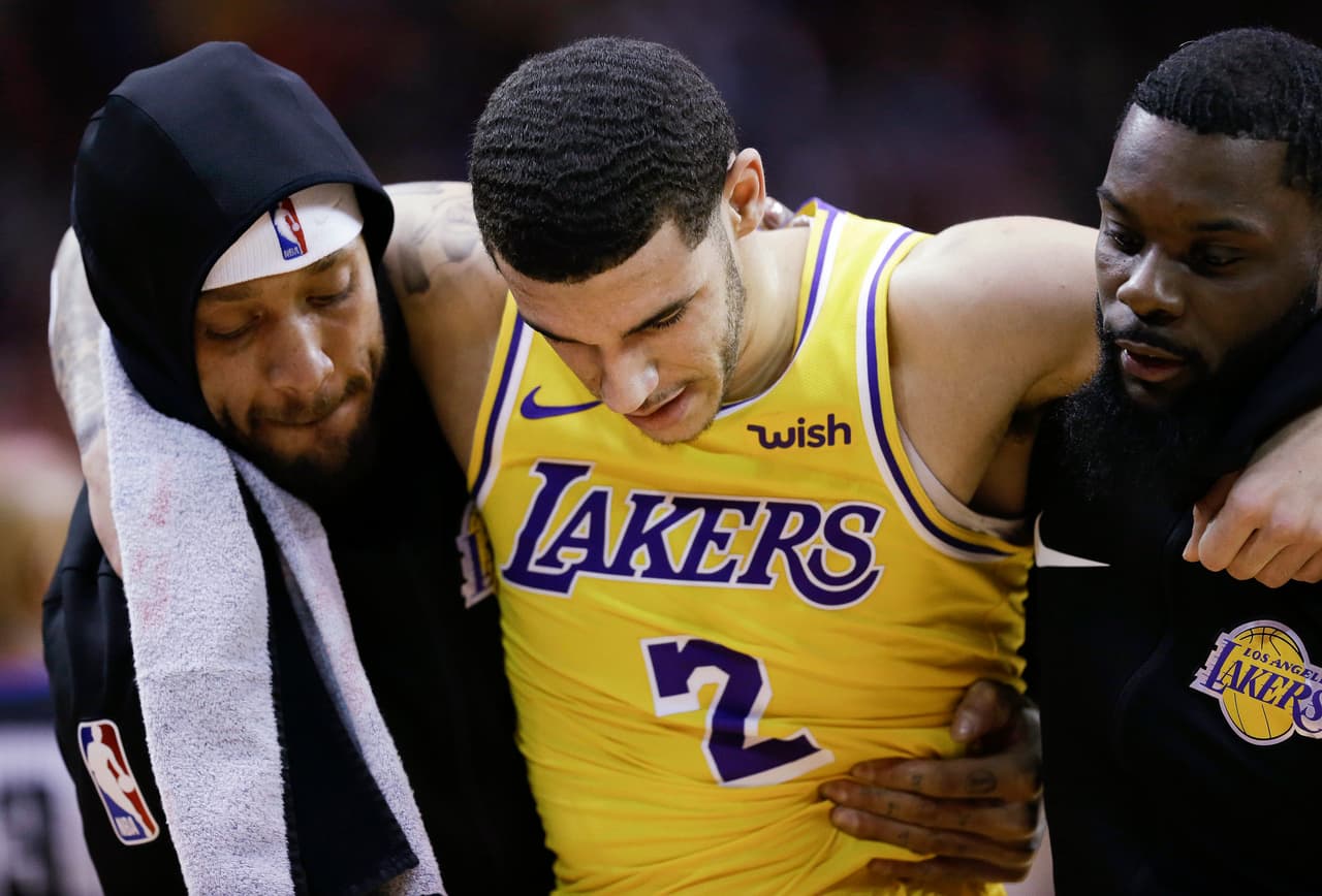 Lonzo Ball (Los Ángeles Lakers): el escolta estelar del equipo californiano sufrió un esguince de tercer grado en el tobillo izquierdo en el juego ante los Rockets. Le dieron casi dos meses de baja y aún no vuelve a jugar.