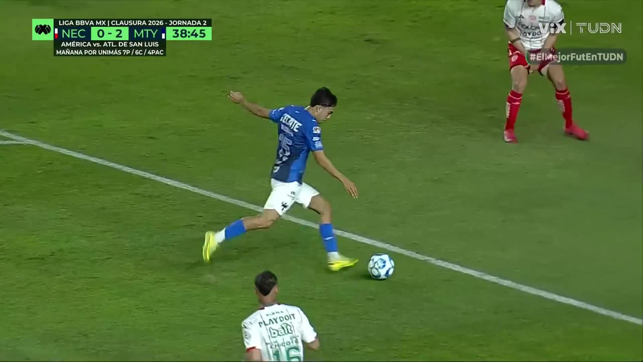 ¿Qué haces Fimbres? Iker saca un rayo de su pierna derecha al poste