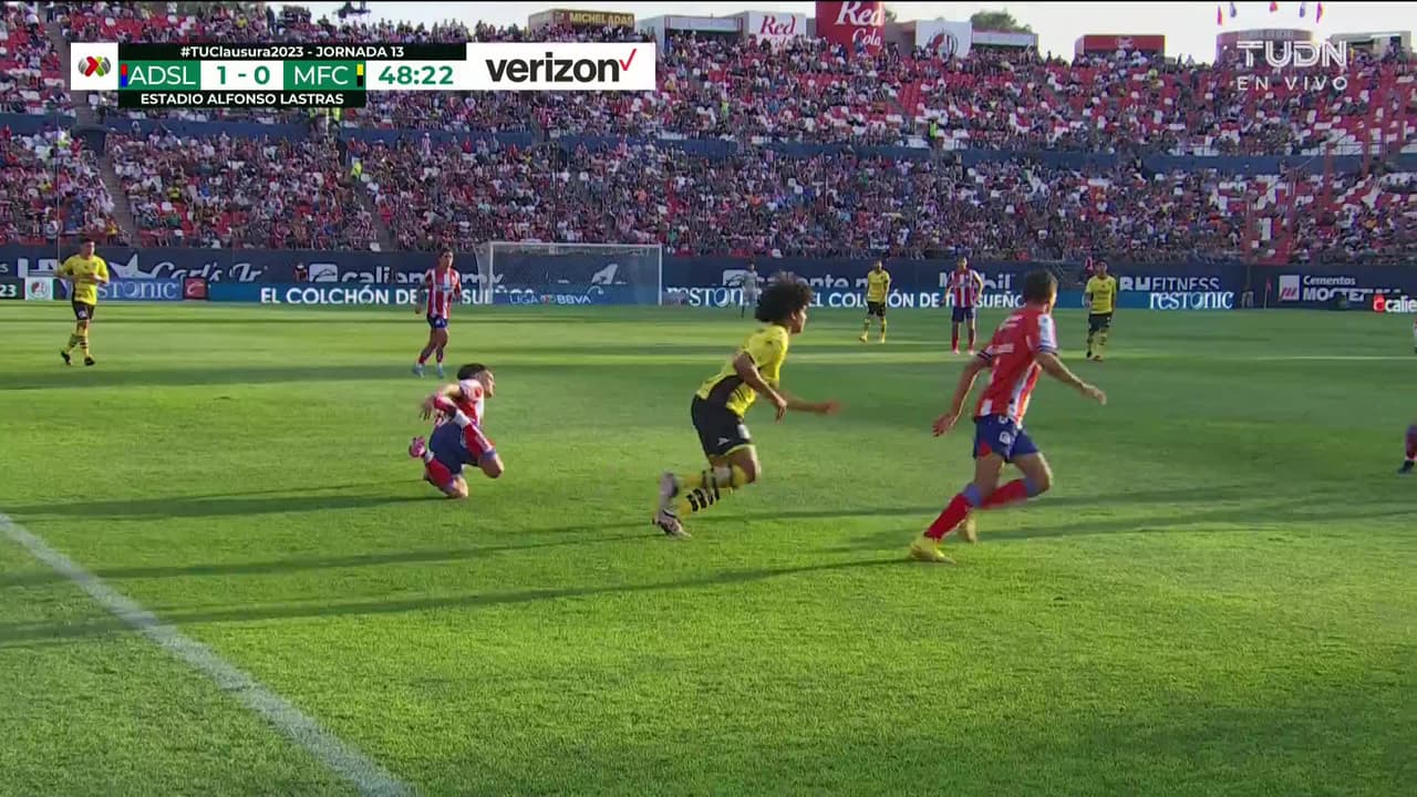 ¡GOOOL! Eduard Bello anota para Mazatlán FC.