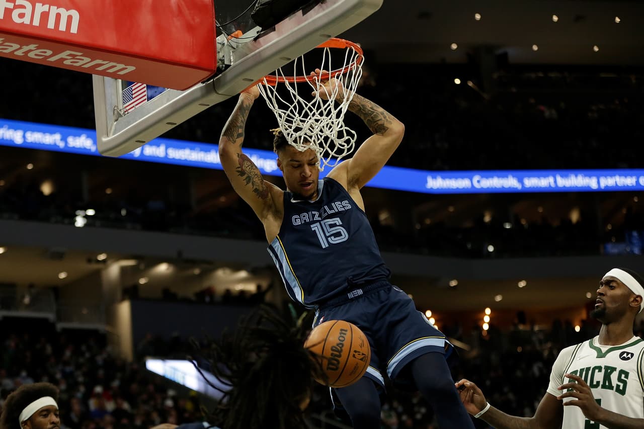 Antetokounmpo doblega a los Grizzlies de Morant.