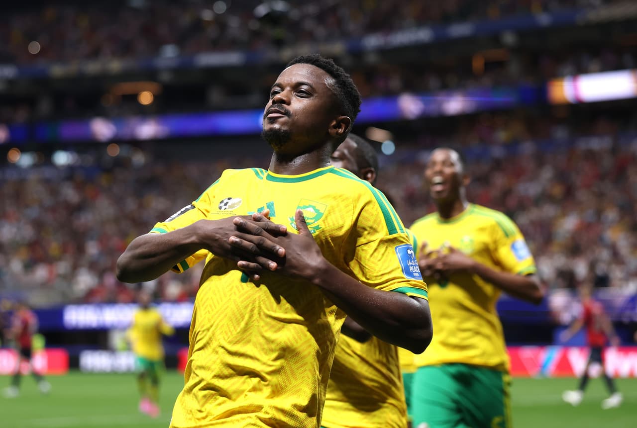Rescató a Sudáfrica y festejó como Cristiano Ronaldo