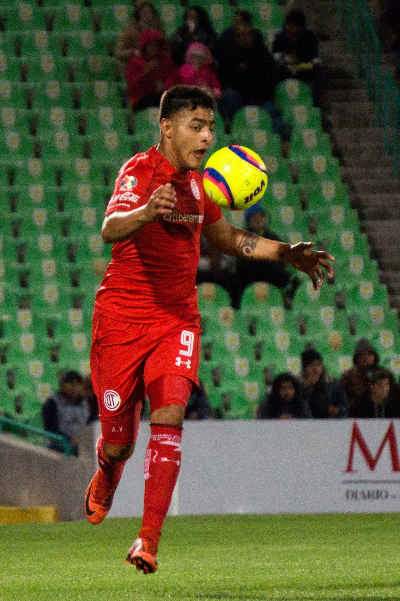 Toluca tomó la iniciativa en la búsqueda del empate pero se fue con la desventaja al término del primer tiempo.