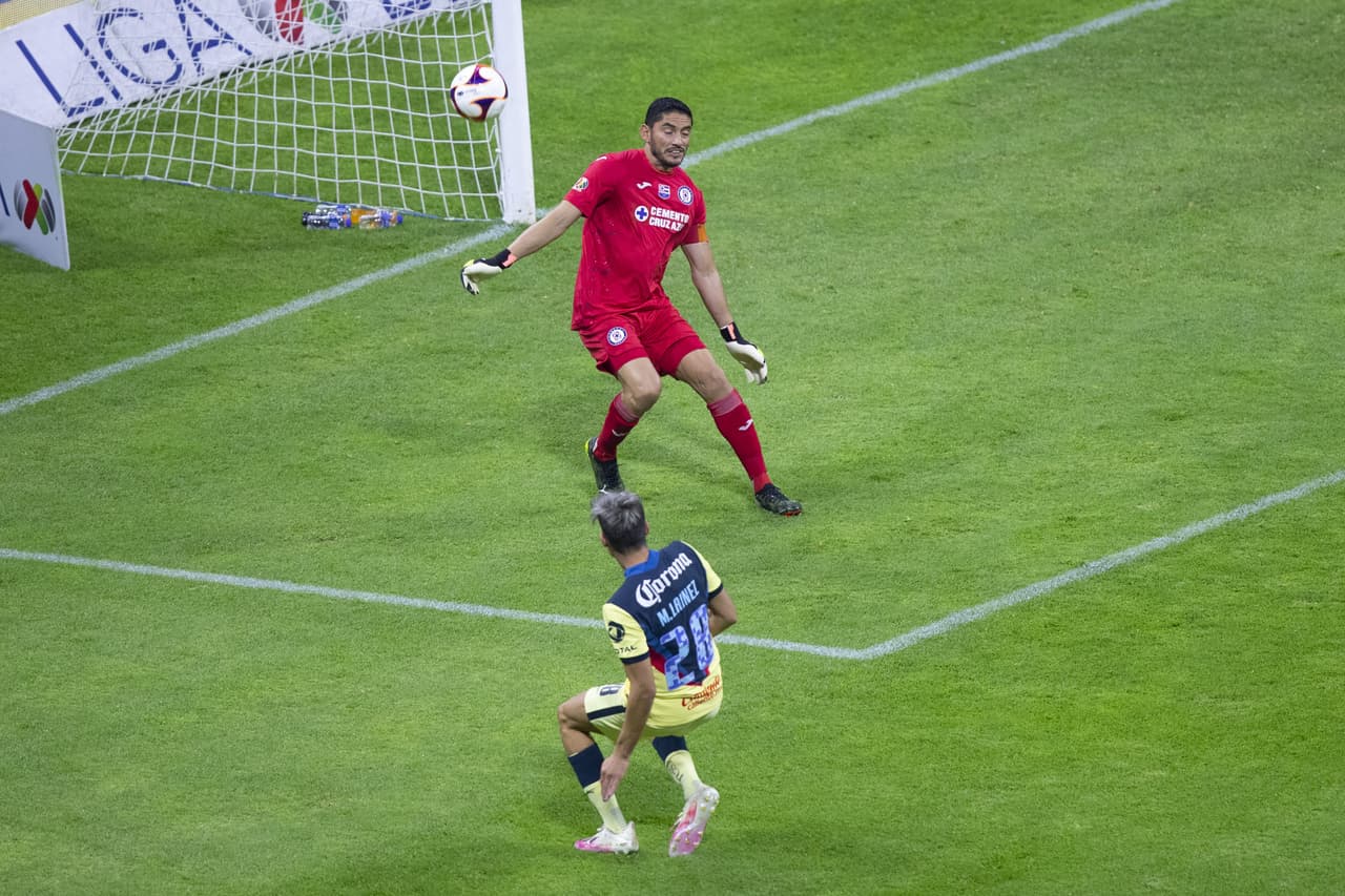 Mauro Lainez en la parte complementaria tuvo un mano a mano que no supo aprovechar y pudo cambiar el desarrollo del juego.