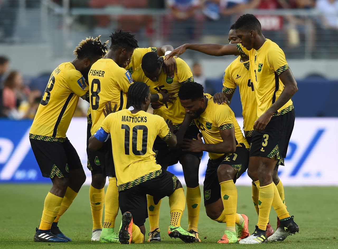 El empate de Jamaica llegó al minuto 49. Je-Vaughn Watson remató con la parte interna un tiro de esquina que atravesó toda el área norteamericana.