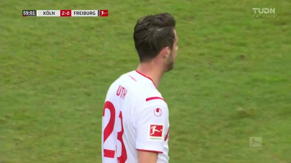 Tiro desviado de Mark Uth