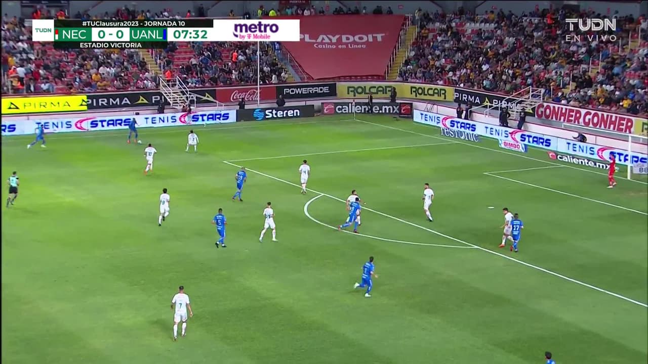 ¡TIRO ATAJADO! disparo por Javier Aquino.