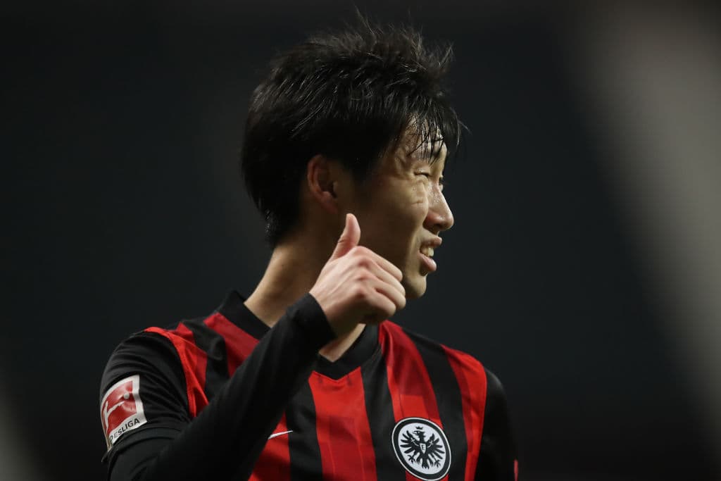 Frankfurt se impone a Augsburg con marcador de 2-0. Los goles a favor del Eintracht fueron por Martin Hinteregger al minuto 37 y André Silva al 58', durante la Jornada 30 de la Bundesliga.