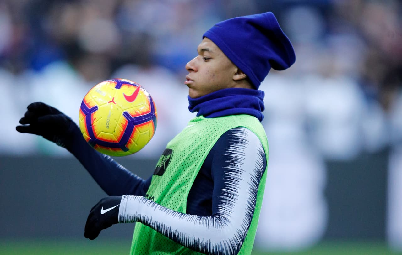 Mbappe llegó como opción titular para este duelo contra Uruguay, donde se vería la cara con su compañero de equipo Edinson Cavani.